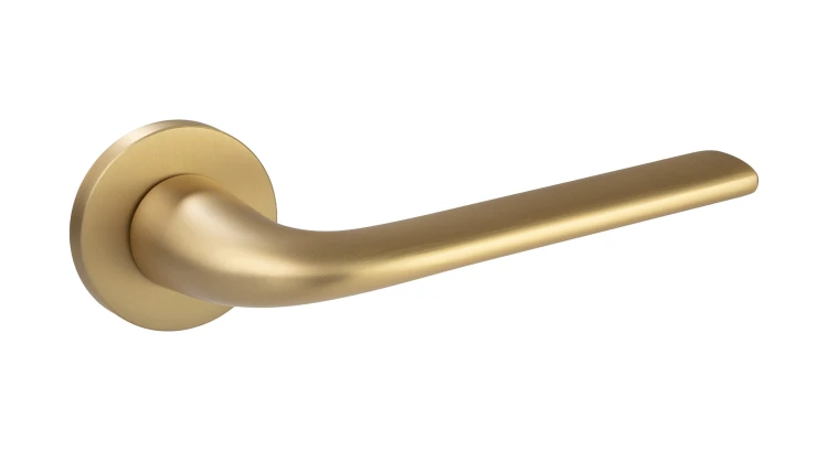 Klamka PETRA SLIM satyna mosiądz – elegancka klamka do drzwi wewnętrznych na okrągłej rozecie