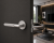 Elegancka klamka KEOPE chrom mat – minimalistyczny design i nowoczesne wykończenie